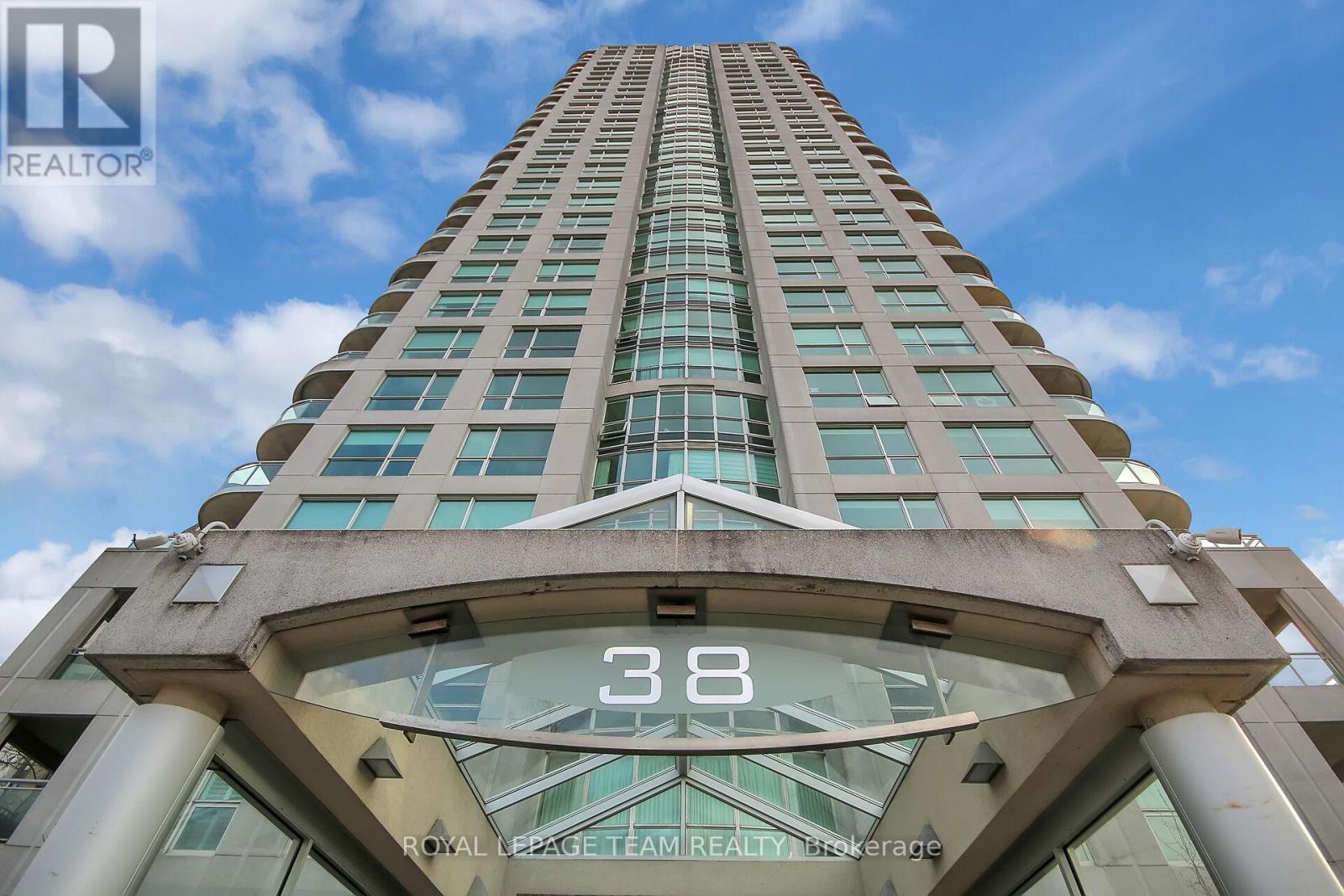 2401 - 38 Metropole Private