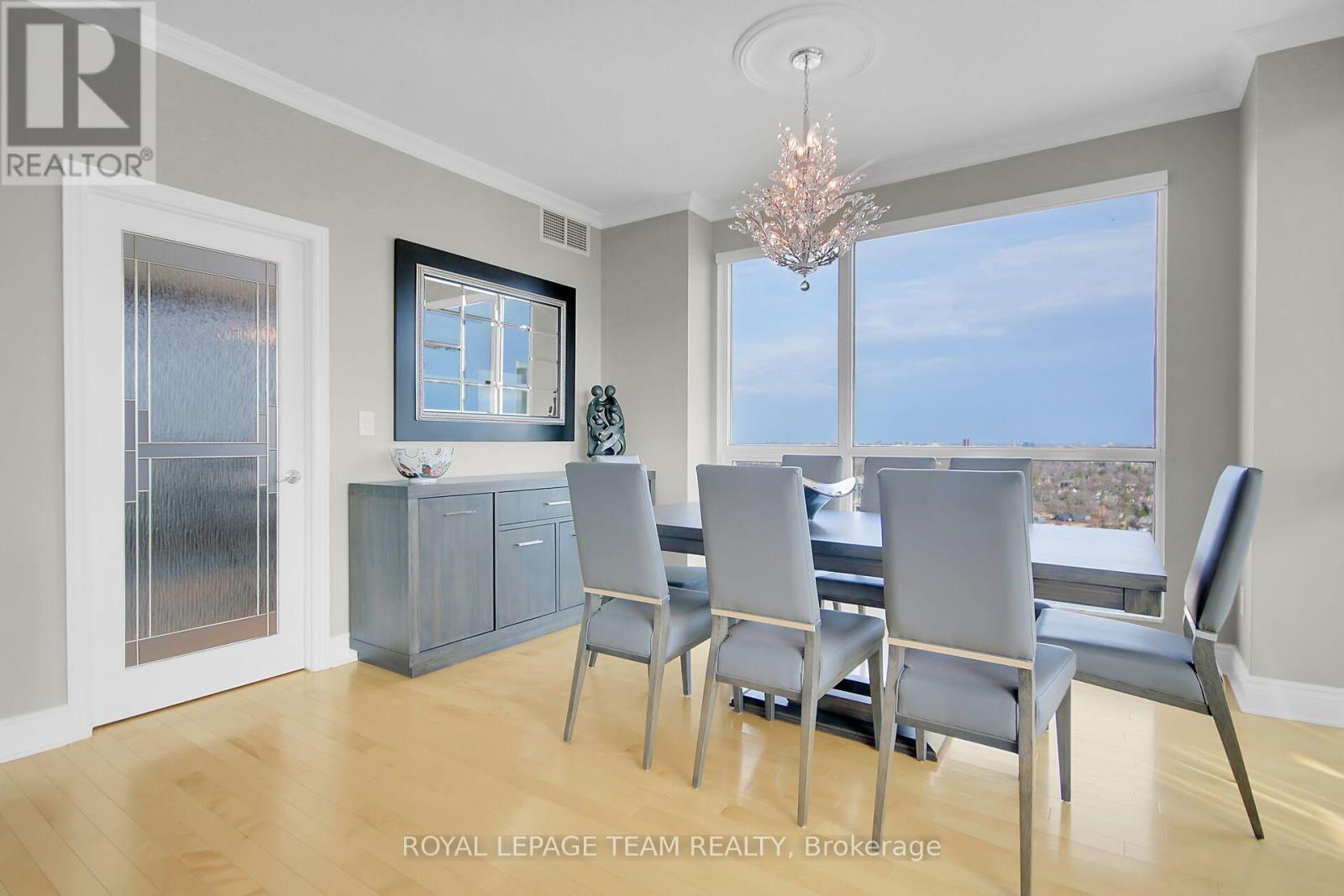 2401 - 38 Metropole Private