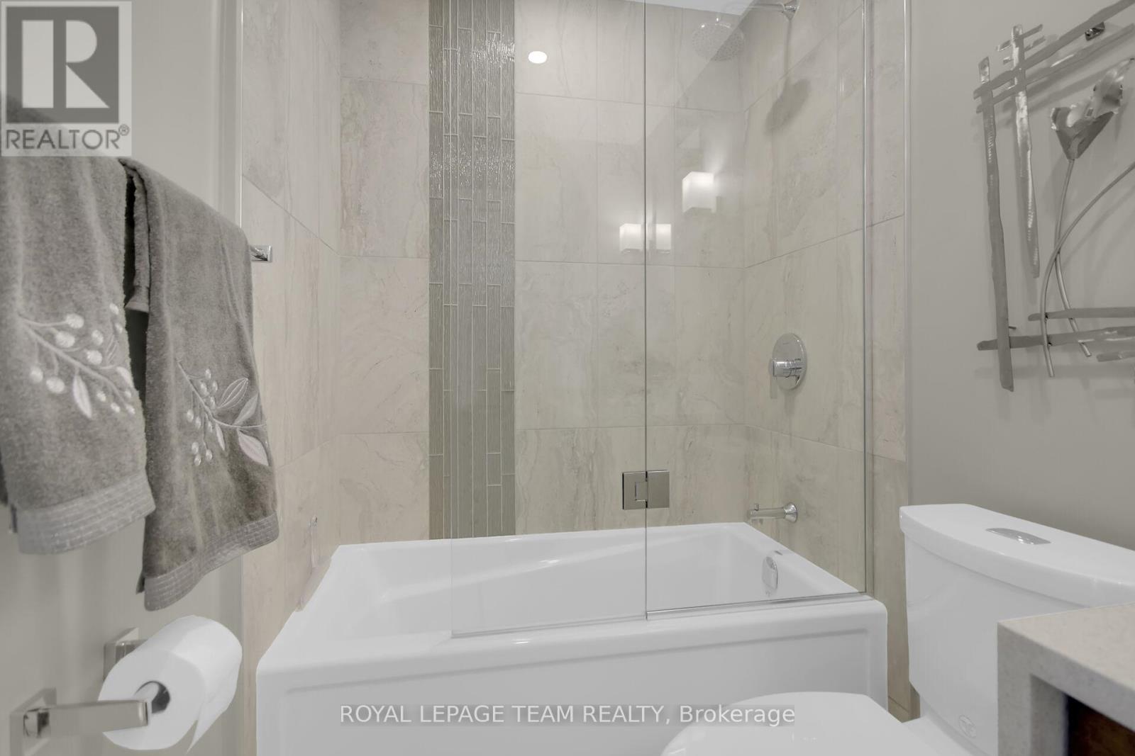 2401 - 38 Metropole Private
