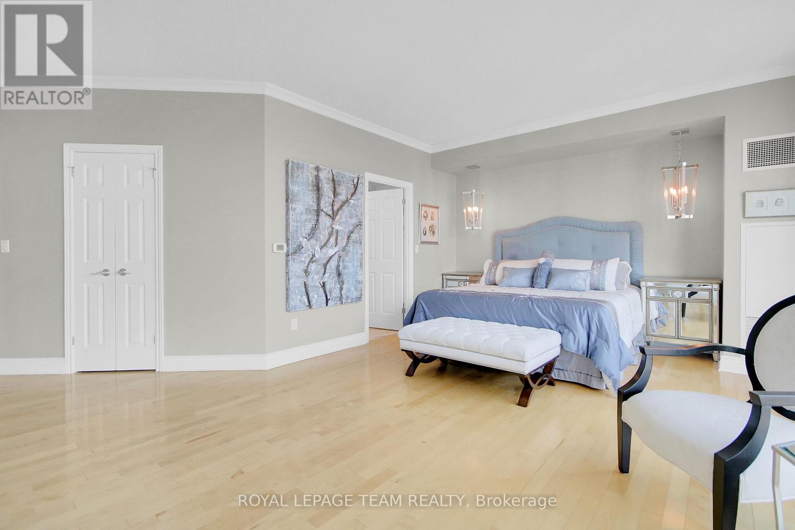 2401 - 38 Metropole Private