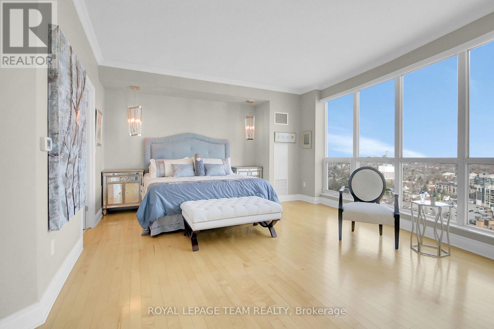 2401 - 38 Metropole Private