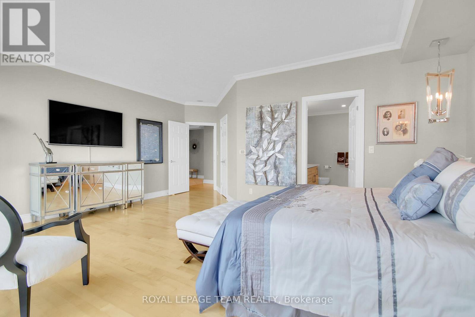 2401 - 38 Metropole Private