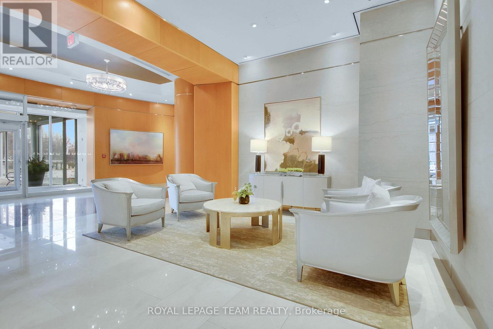2401 - 38 Metropole Private