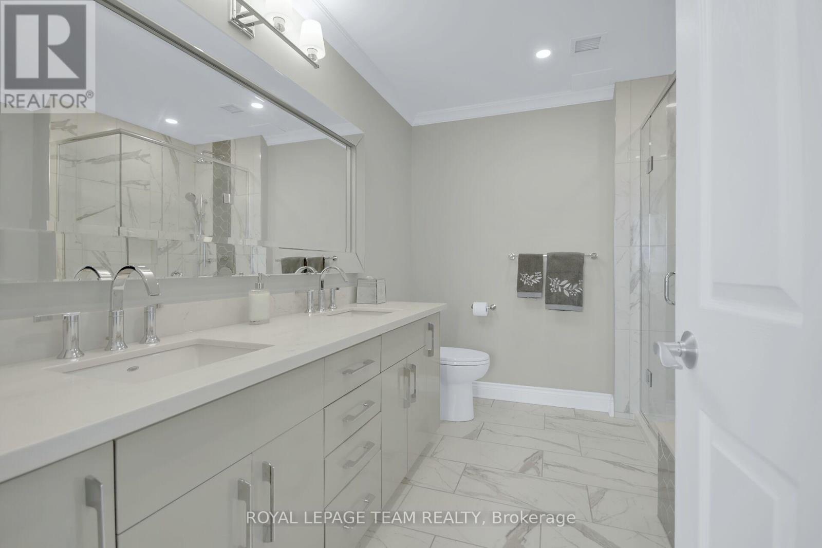 2401 - 38 Metropole Private