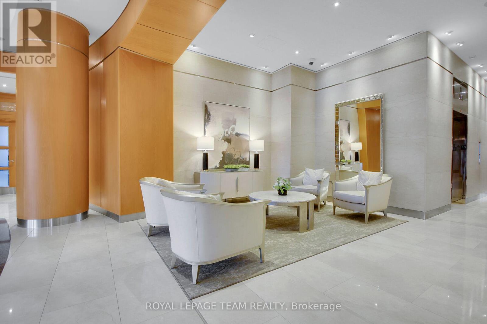 2401 - 38 Metropole Private