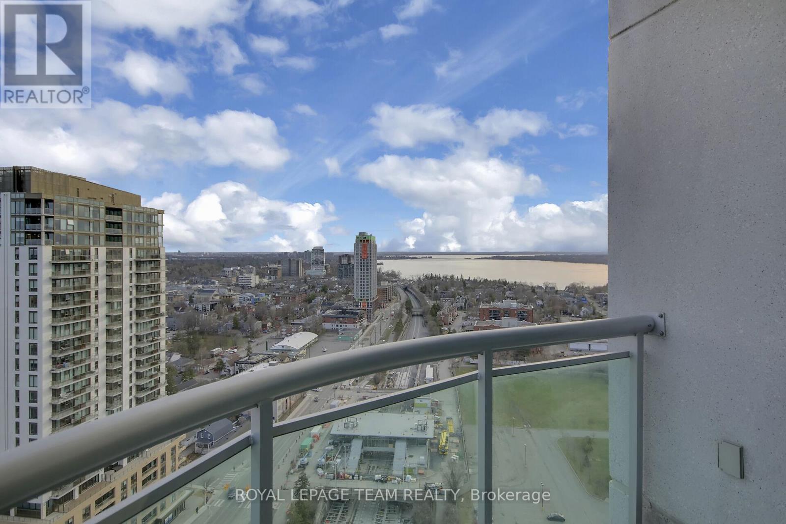 2401 - 38 Metropole Private