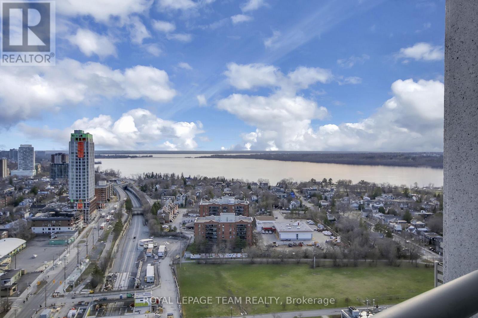 2401 - 38 Metropole Private