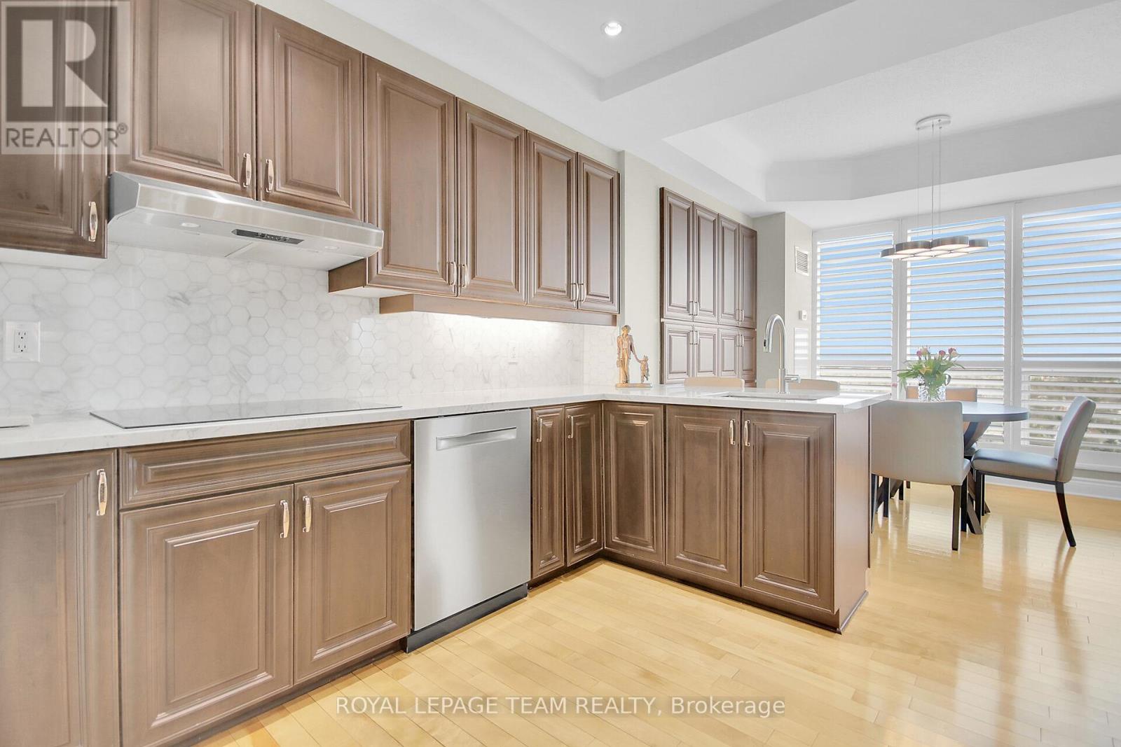 2401 - 38 Metropole Private