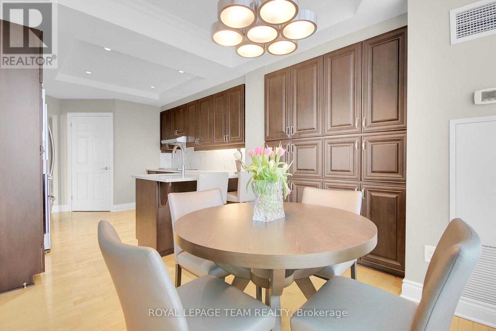 2401 - 38 Metropole Private