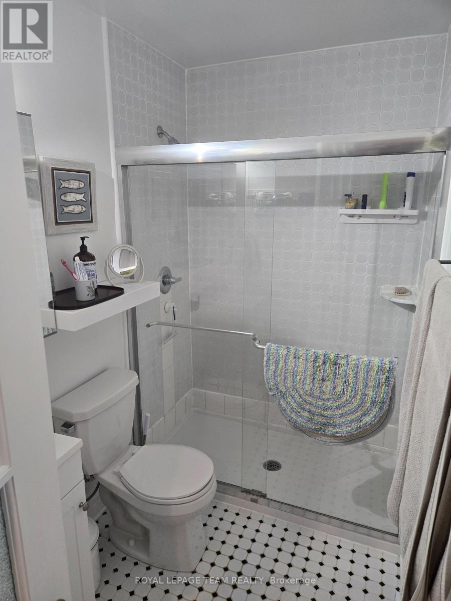 409 - 1 Rosamond Street E