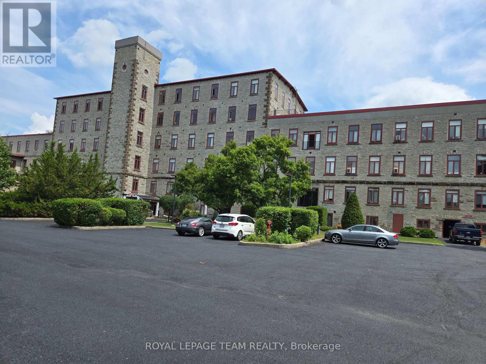 409 - 1 Rosamond Street E