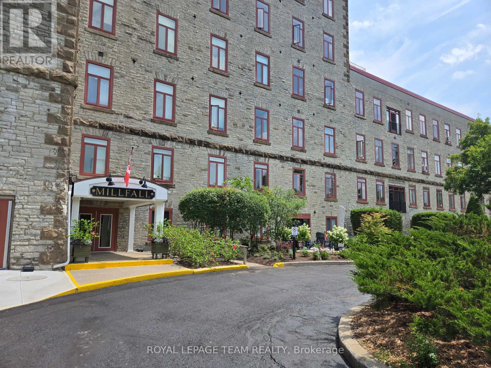 409 - 1 Rosamond Street E