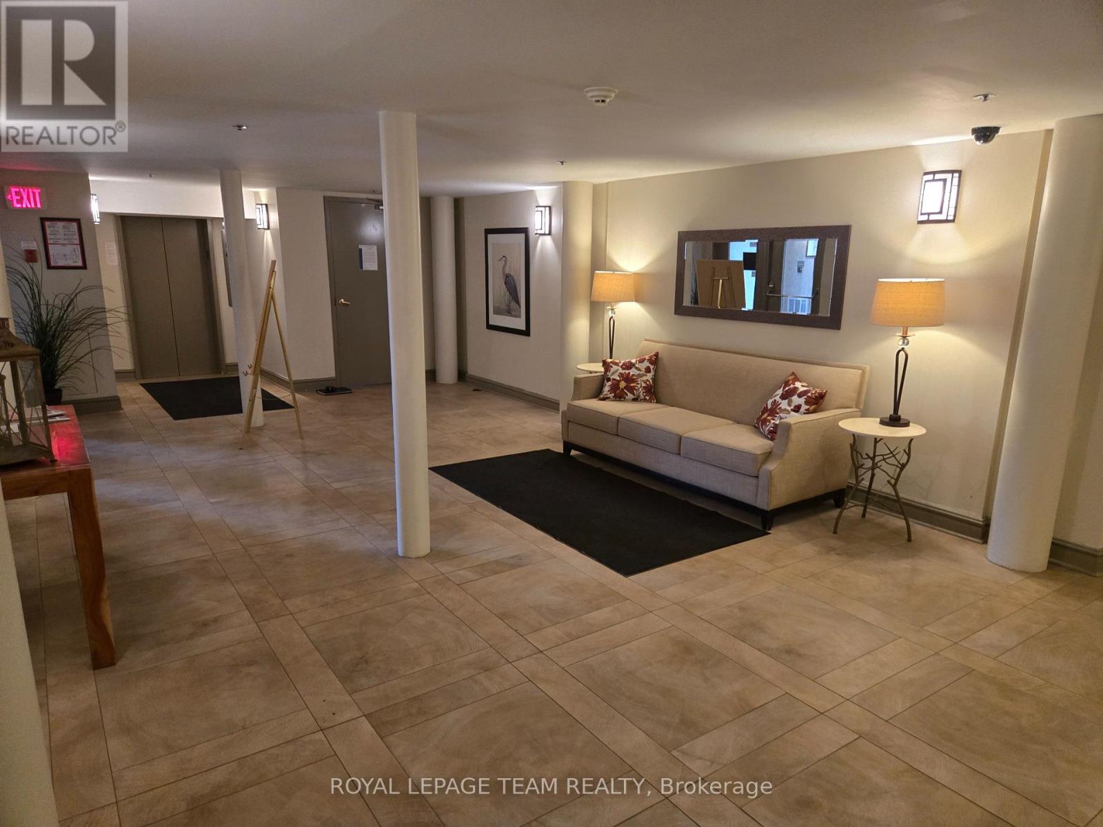 409 - 1 Rosamond Street E