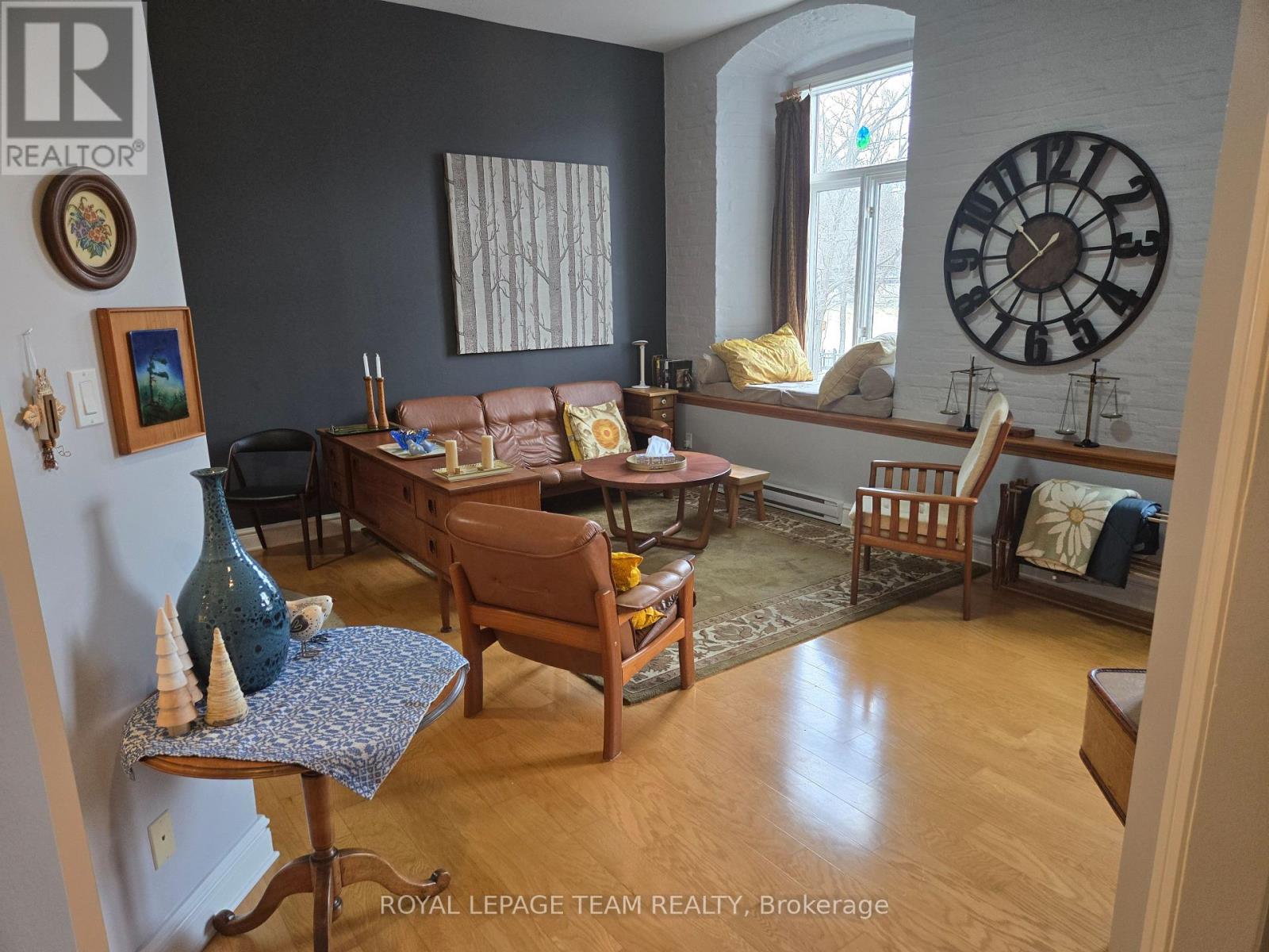 409 - 1 Rosamond Street E