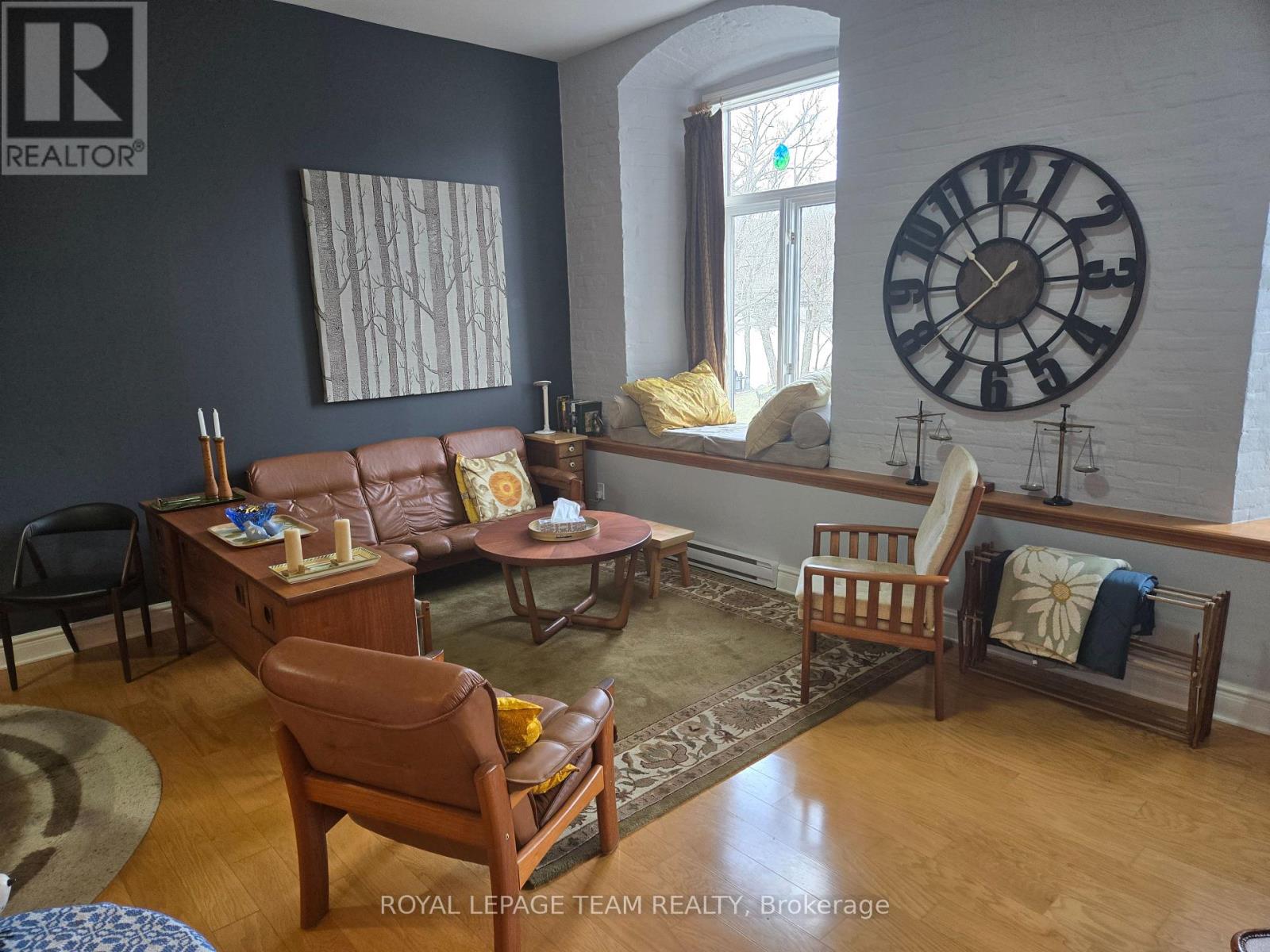 409 - 1 Rosamond Street E