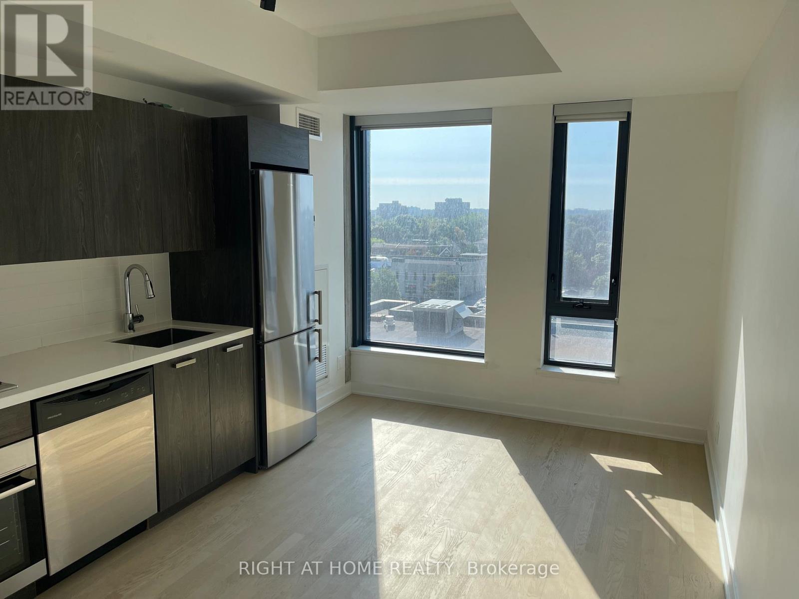 705 - 203 Catherine Street