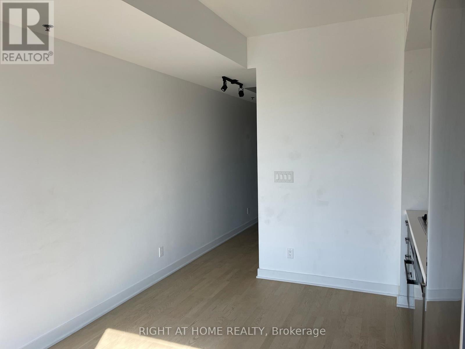 705 - 203 Catherine Street