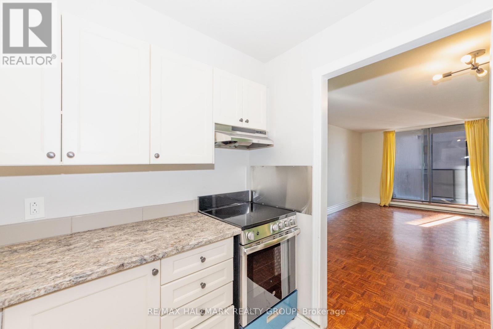 1006 - 475 Laurier Avenue W