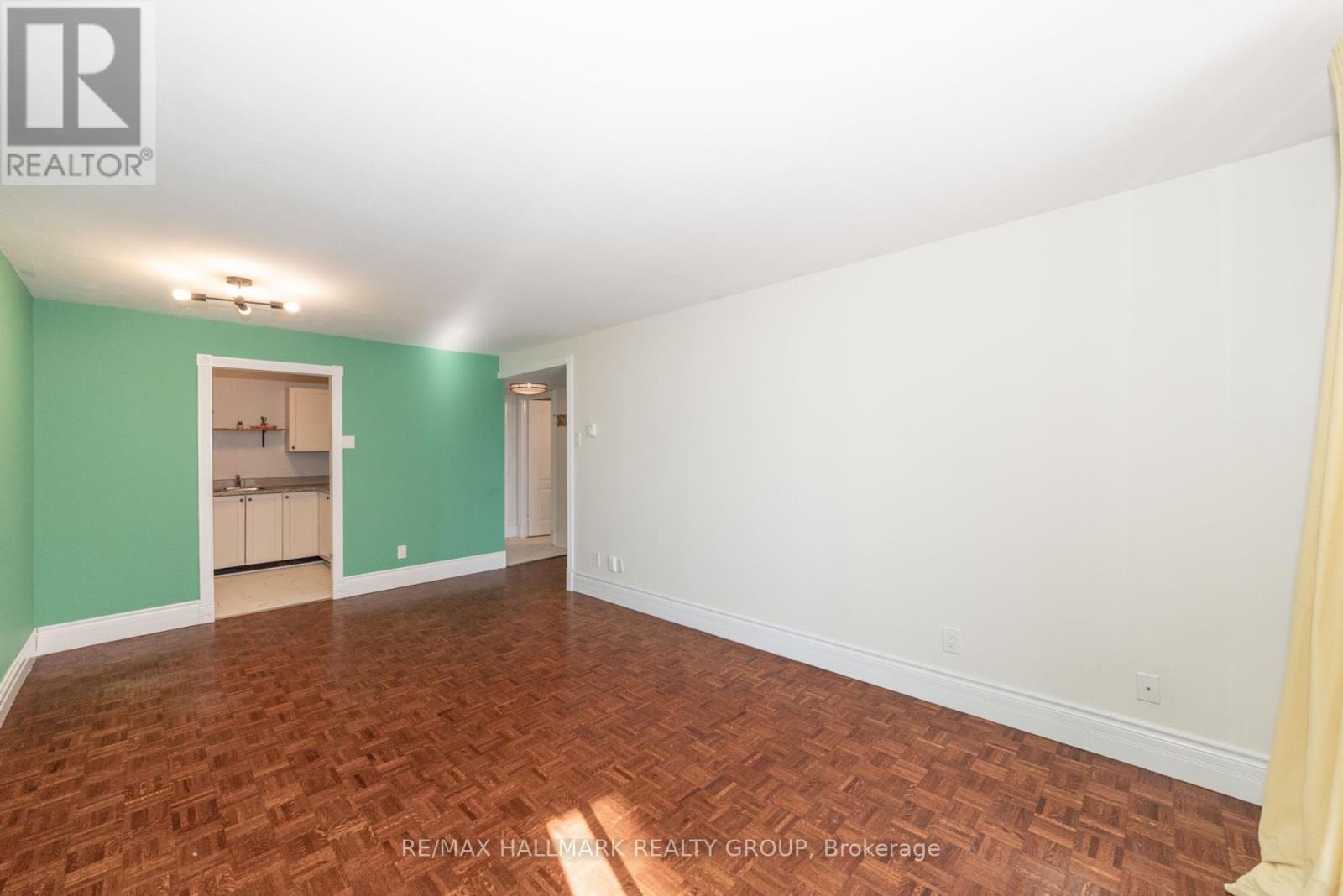 1006 - 475 Laurier Avenue W