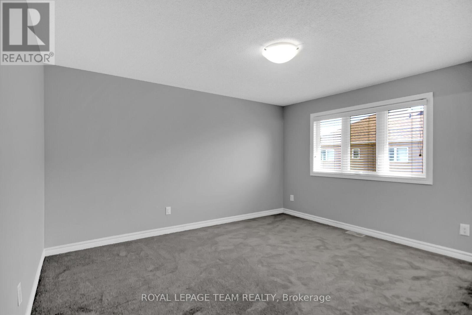 605 Lauraleaf Crescent