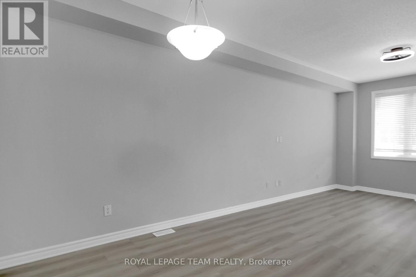 605 Lauraleaf Crescent
