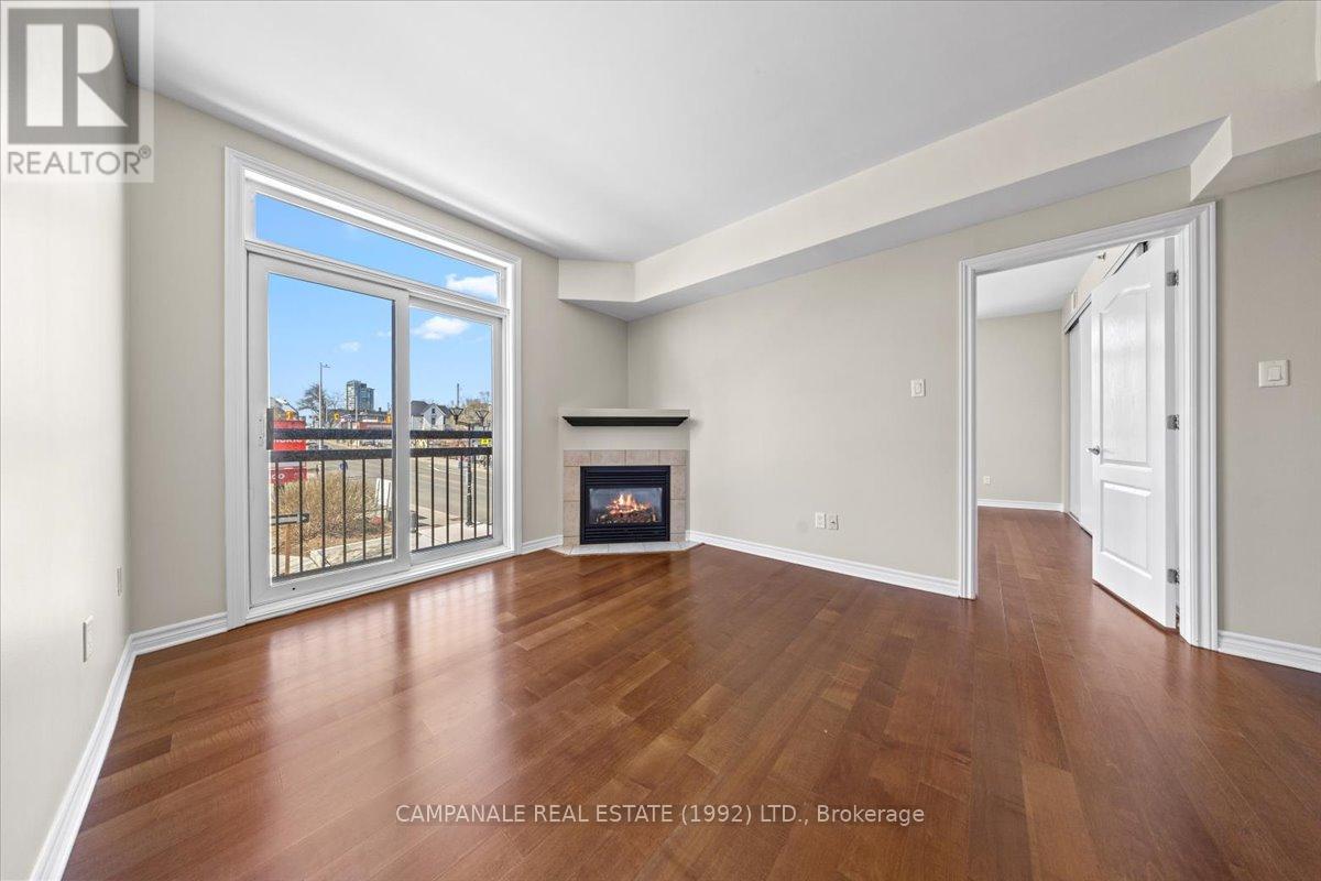 201 - 6 Grove Avenue