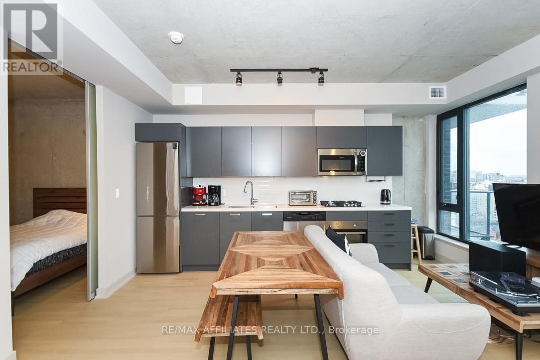 1709 - 203 Catherine Street