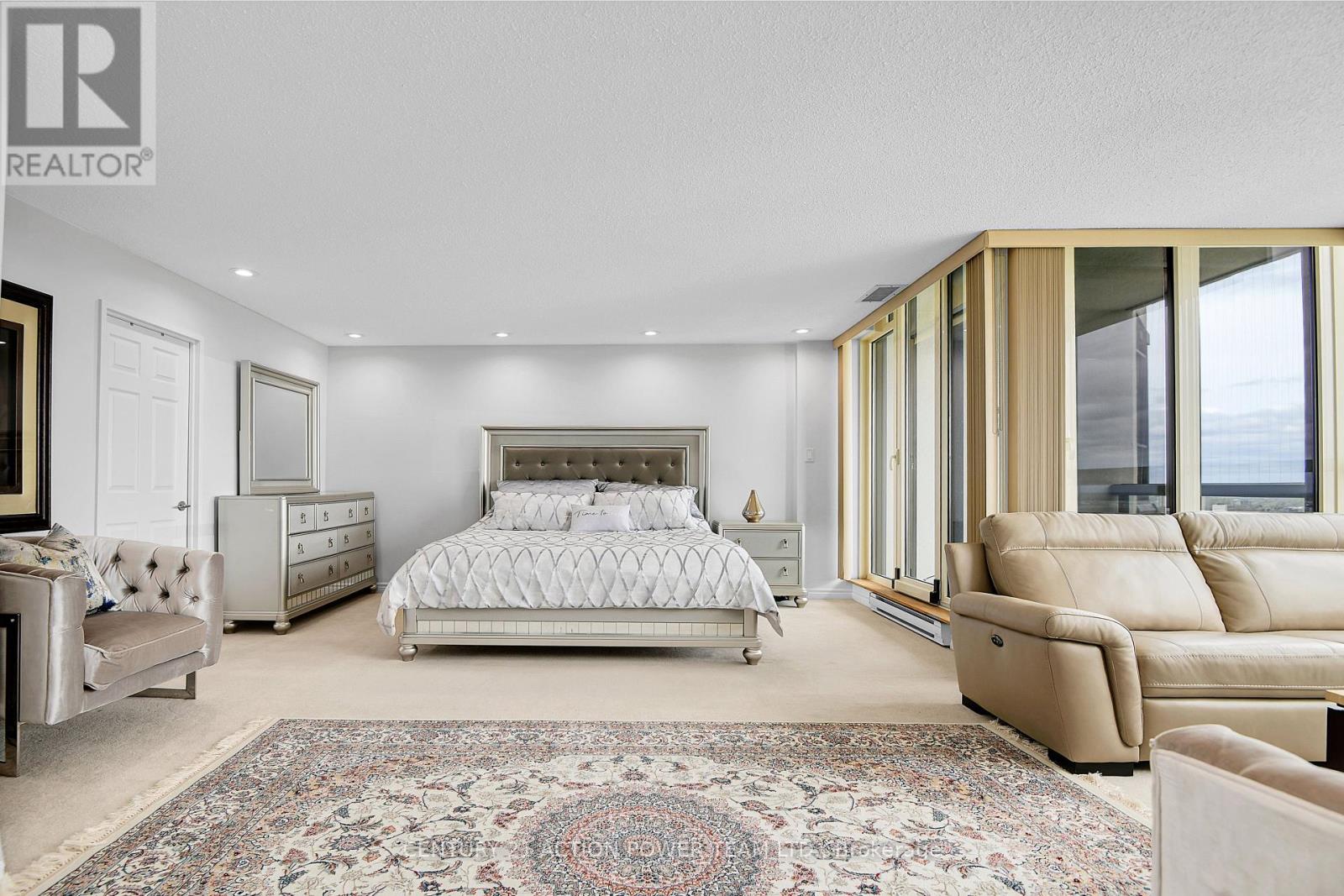 Ph2804 - 1510 Riverside Drive