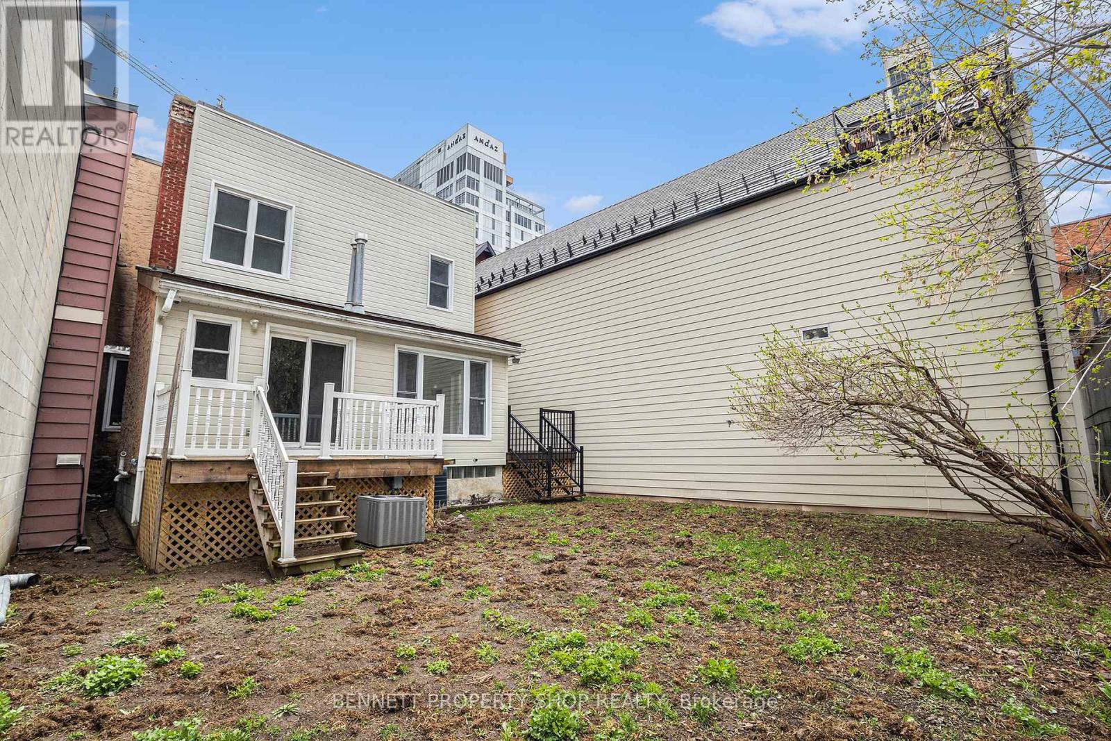 123 York Street