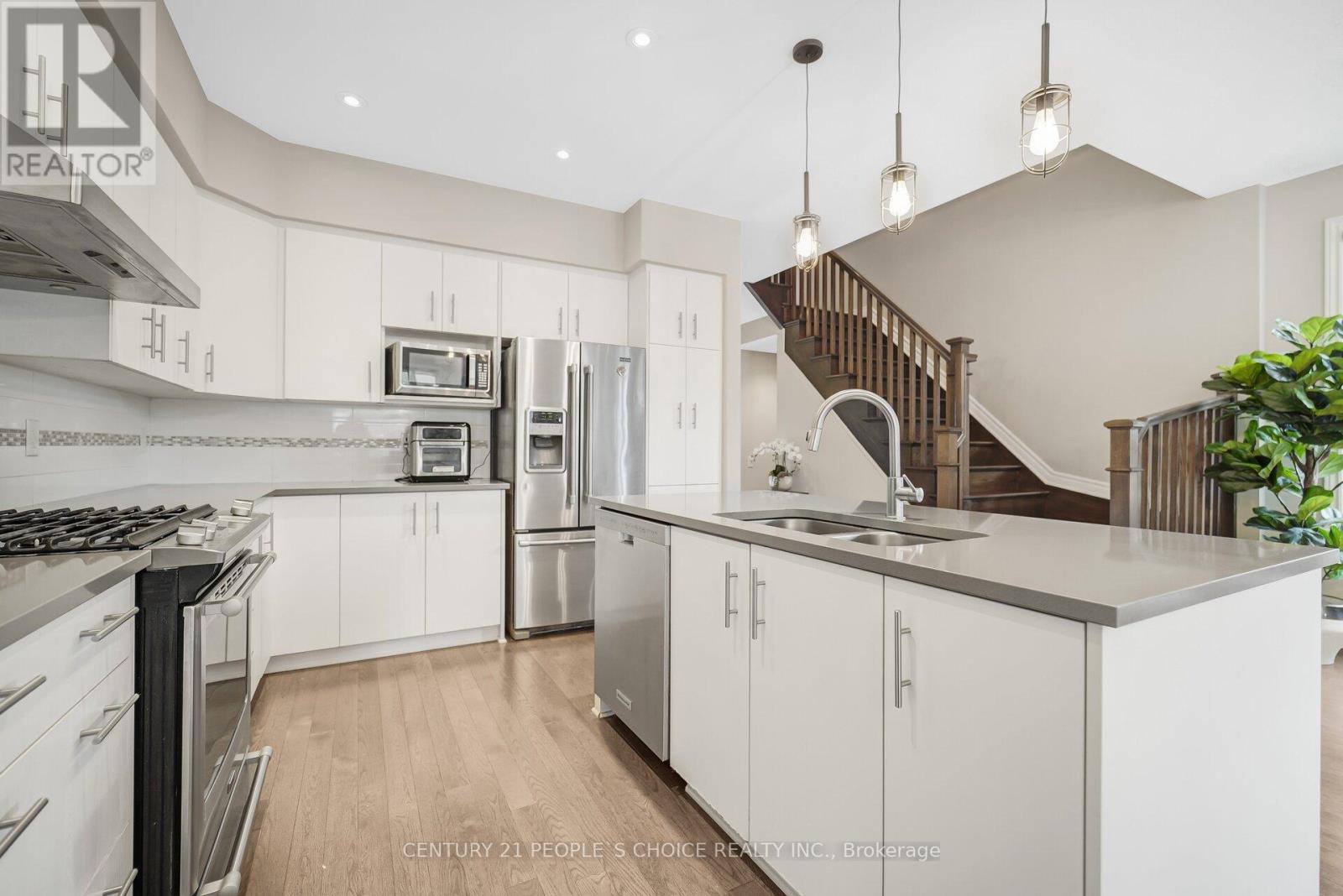 552 Stargazer Crescent
