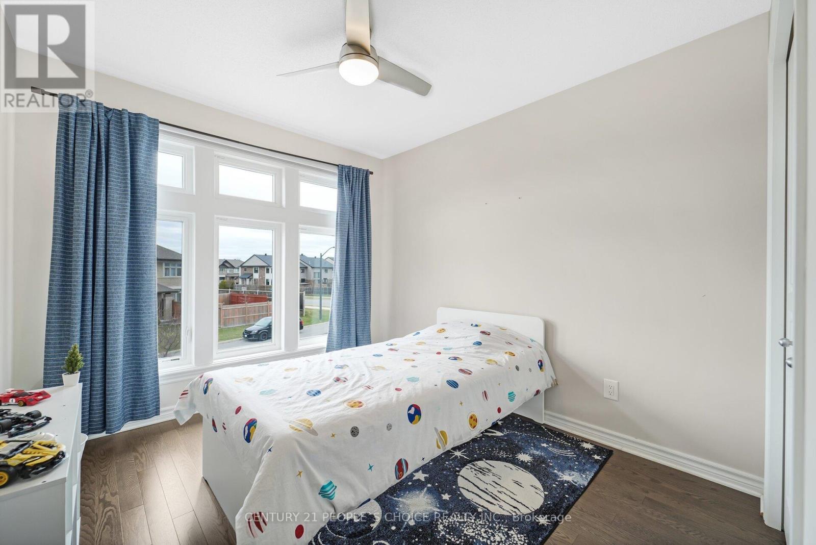 552 Stargazer Crescent