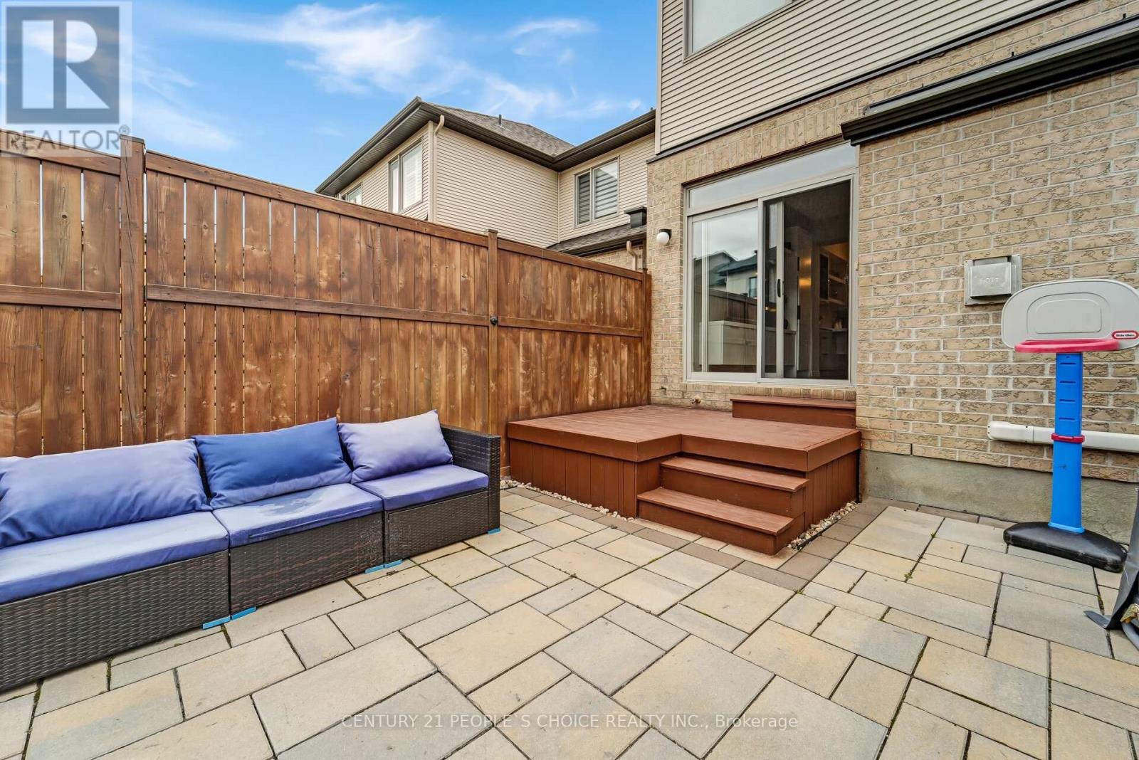 552 Stargazer Crescent