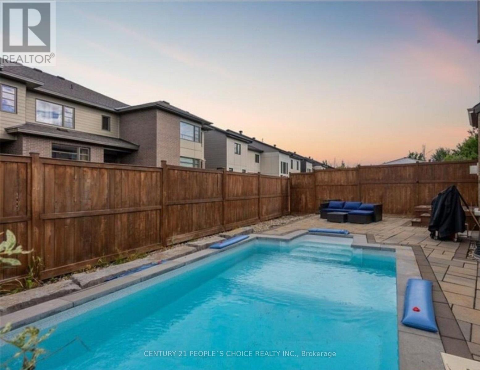 552 Stargazer Crescent