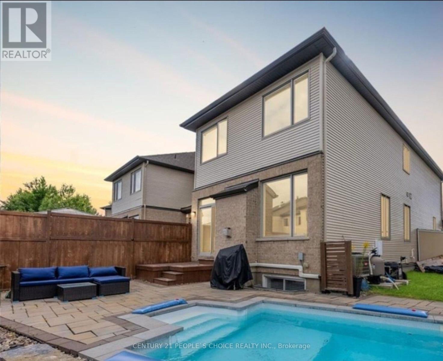 552 Stargazer Crescent