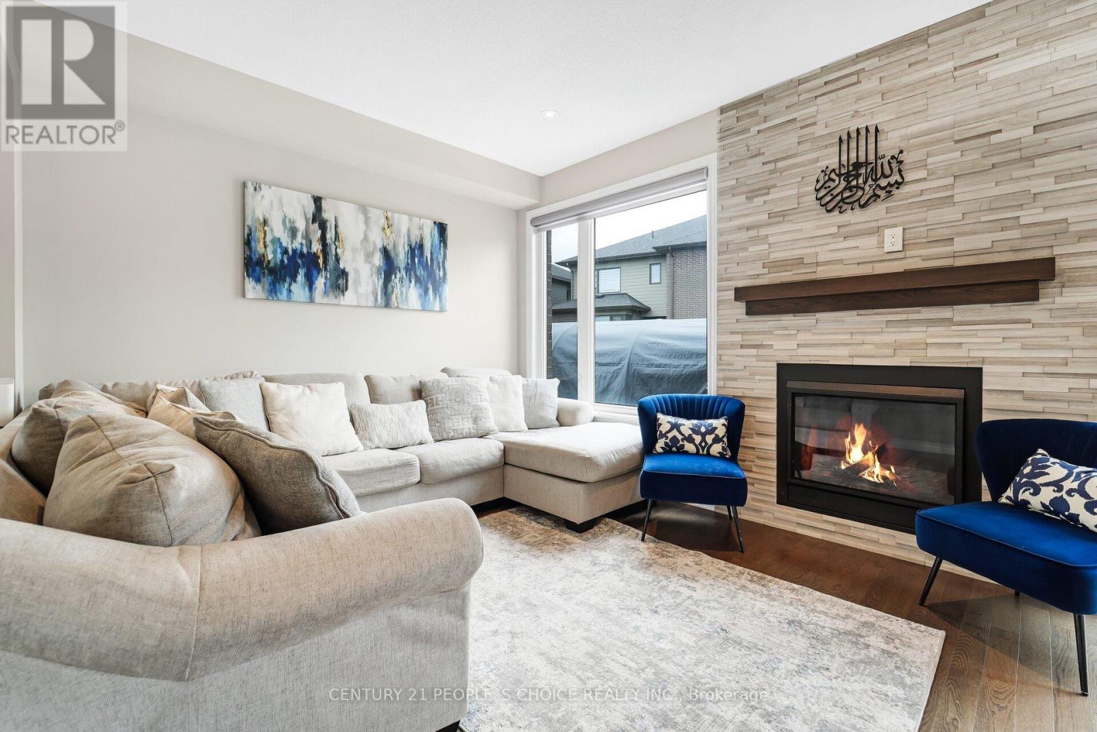 552 Stargazer Crescent