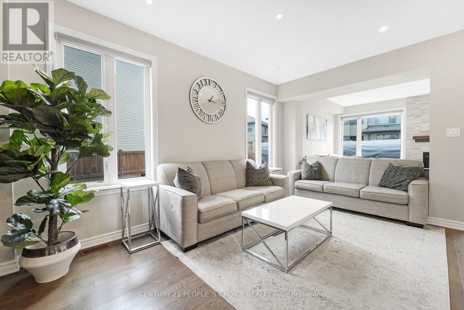 552 Stargazer Crescent