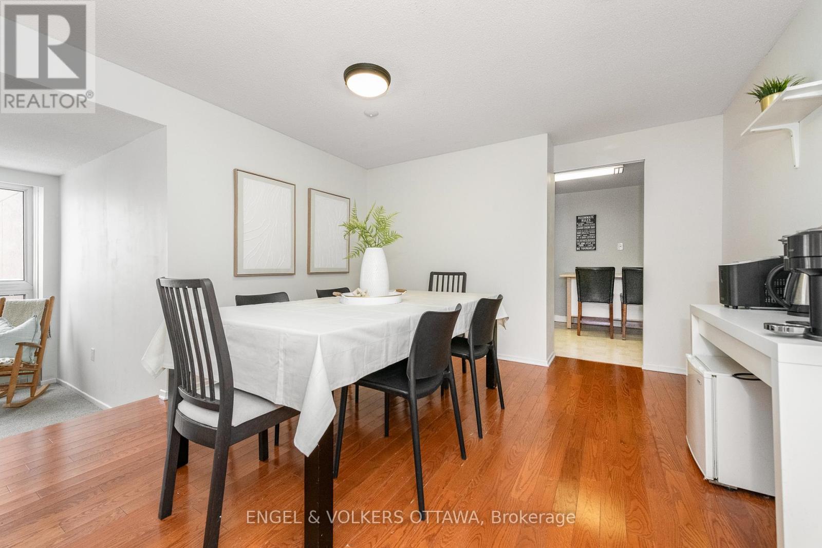 906 - 373 Laurier Avenue E