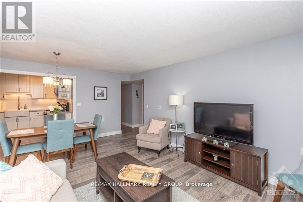 205 - 475 Laurier Avenue W