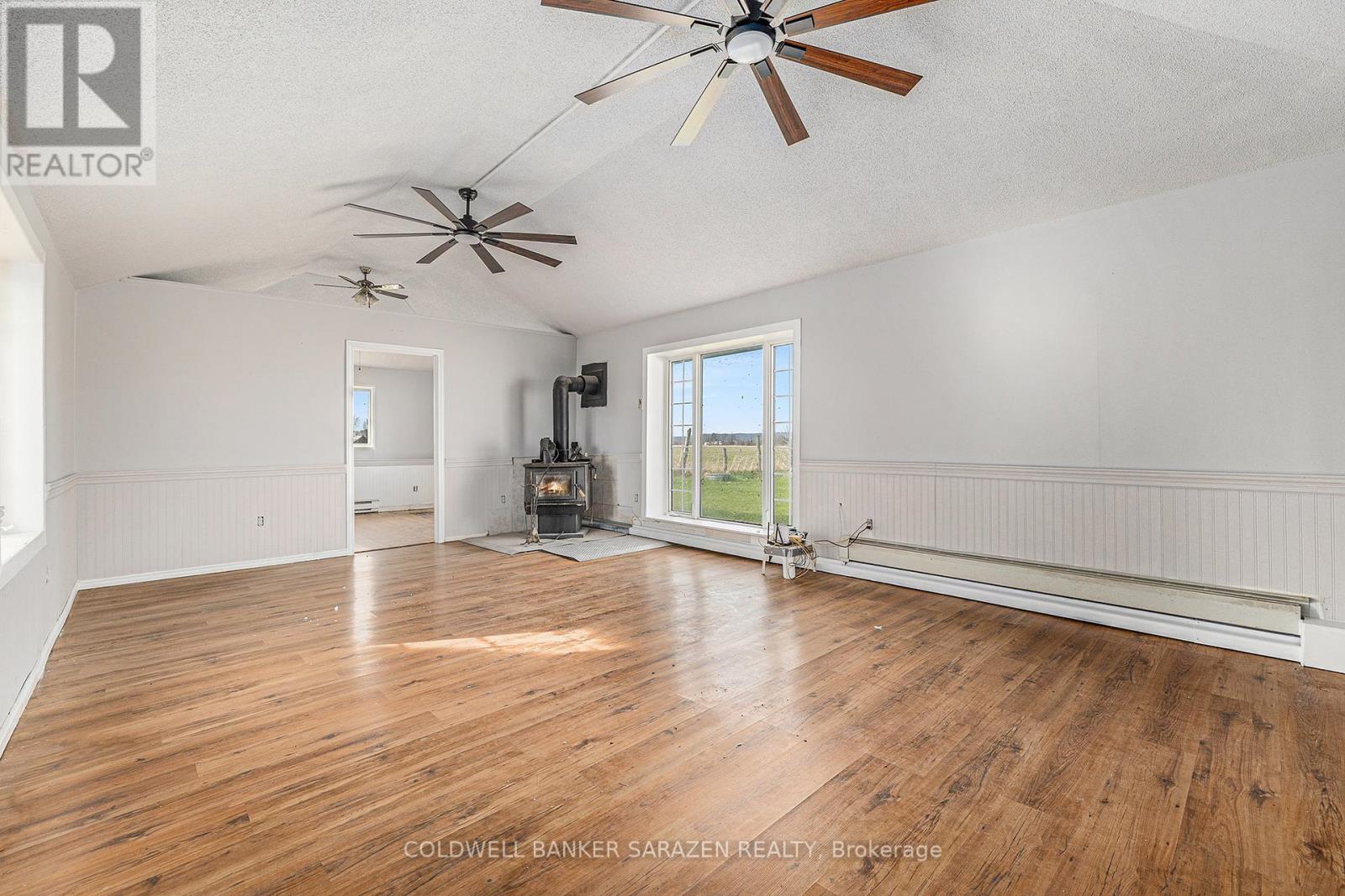 1417 Vances Side Road N
