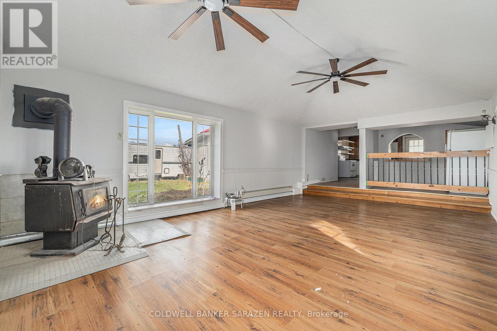 1417 Vances Side Road N