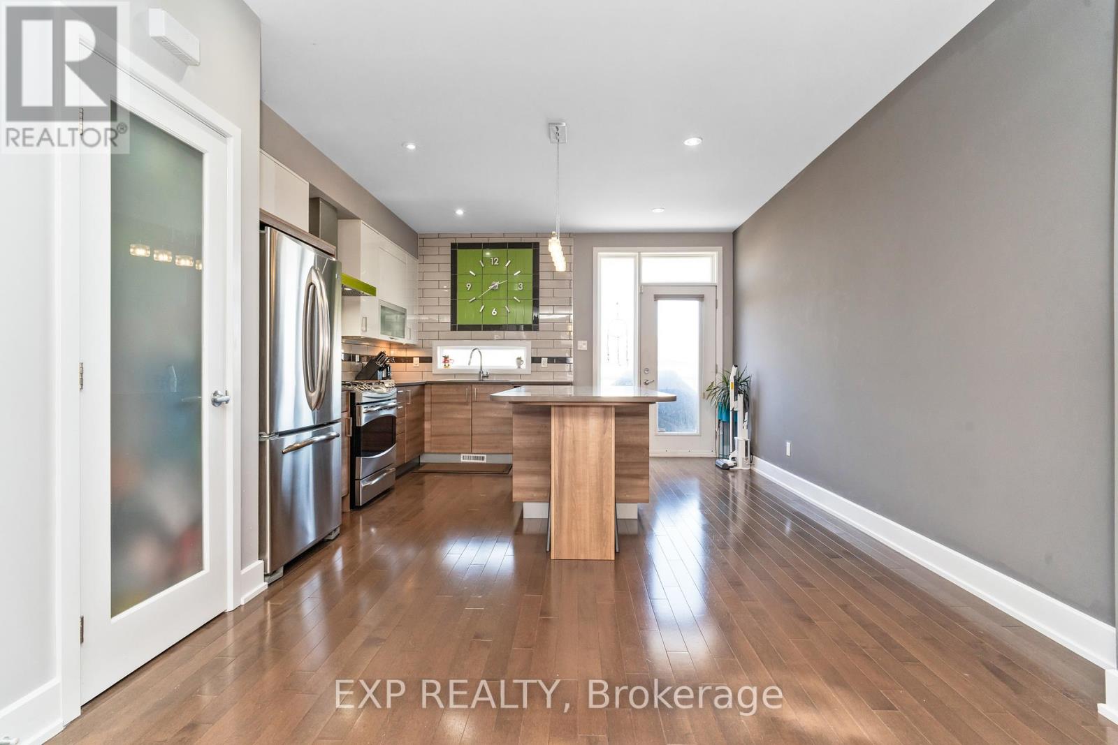 57d Young Street