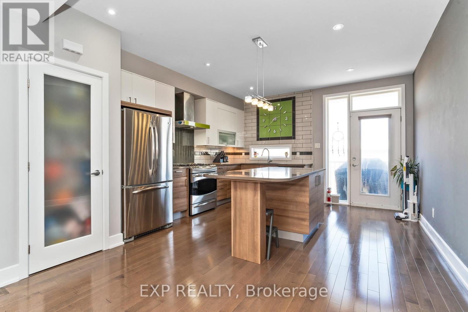 57d Young Street