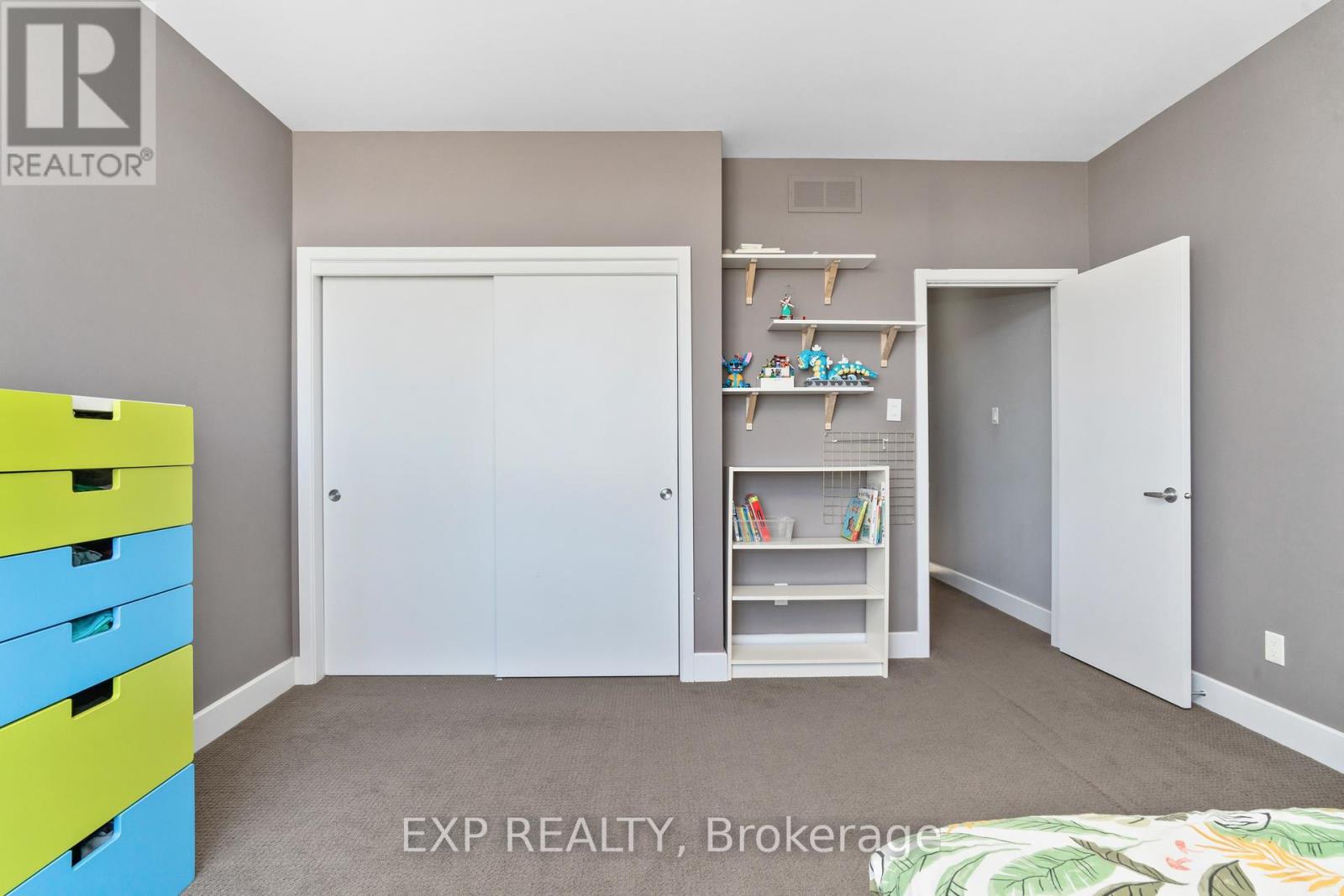 57d Young Street