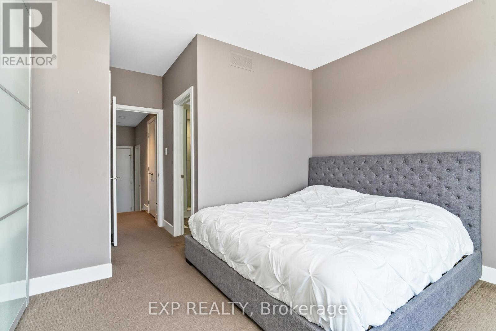 57d Young Street