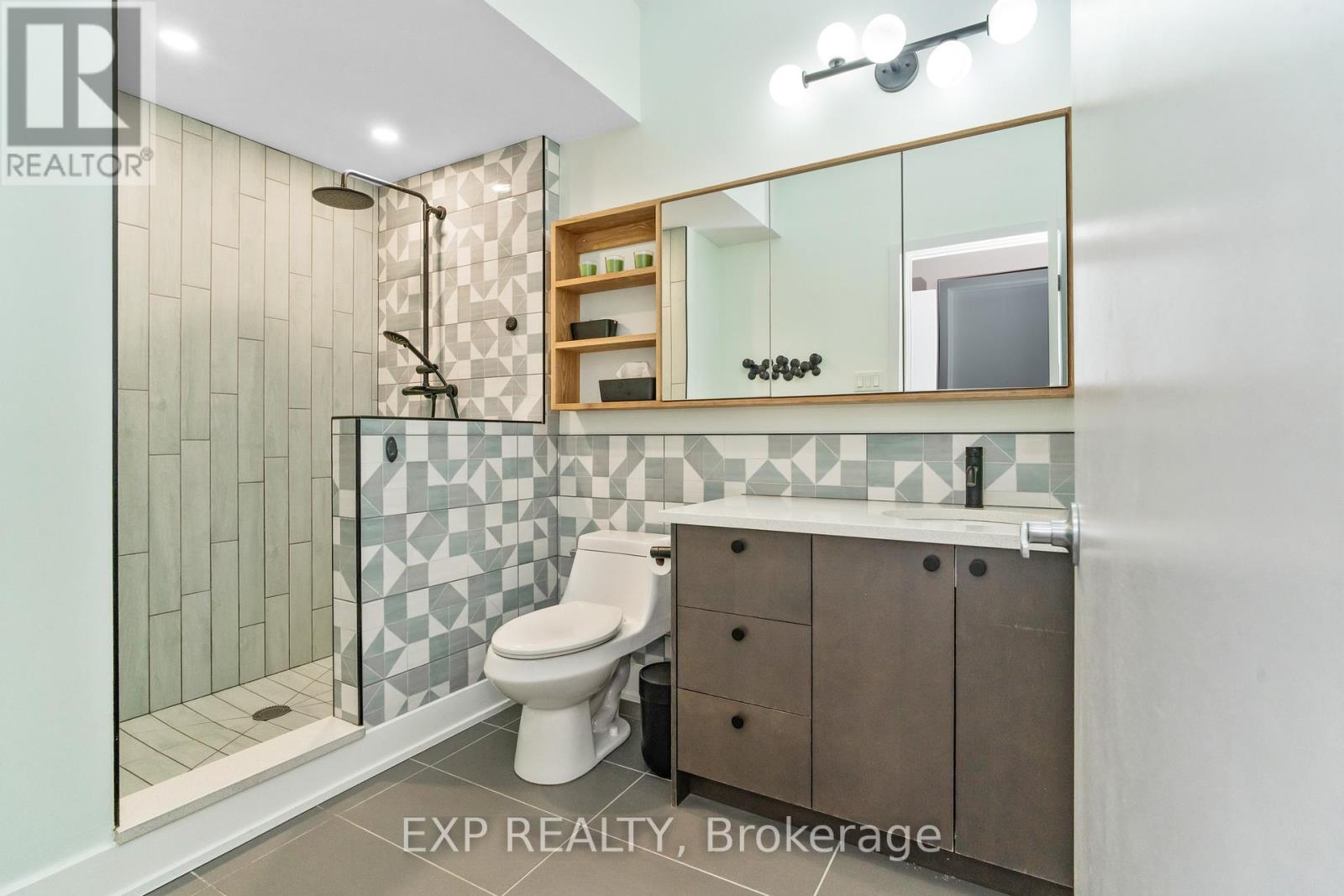 57d Young Street