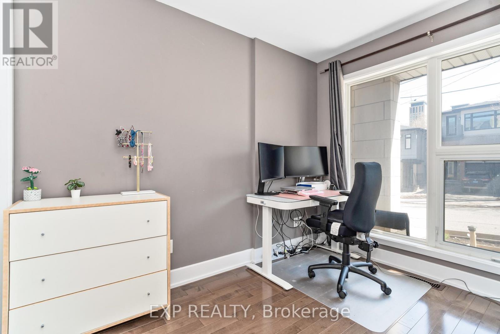 57d Young Street