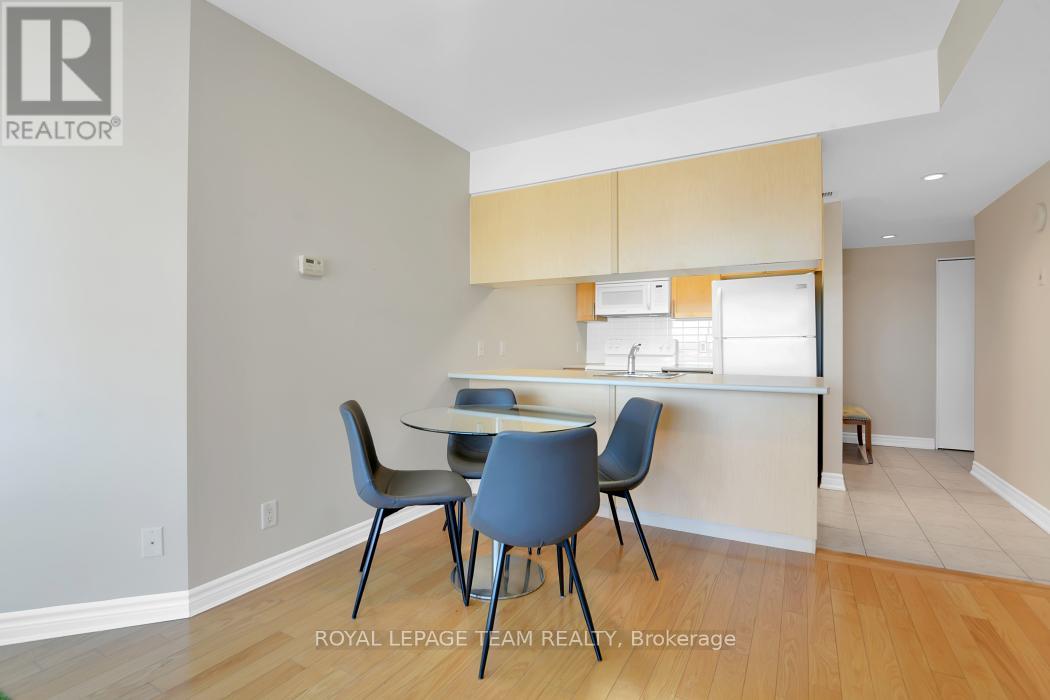 1704 - 234 Rideau Street