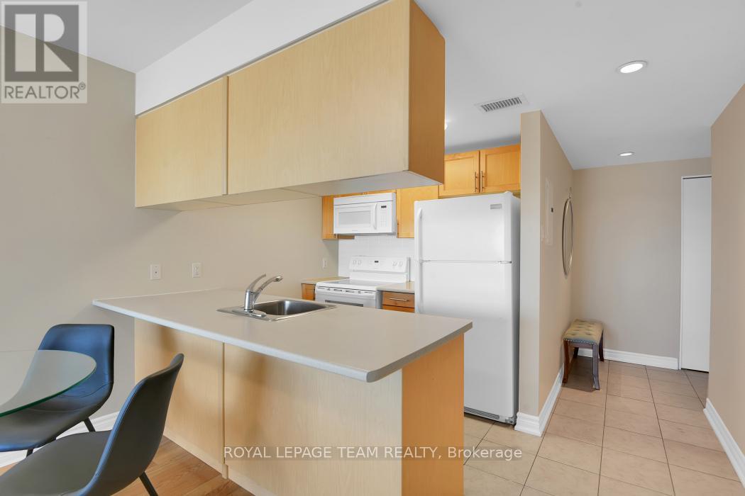 1704 - 234 Rideau Street