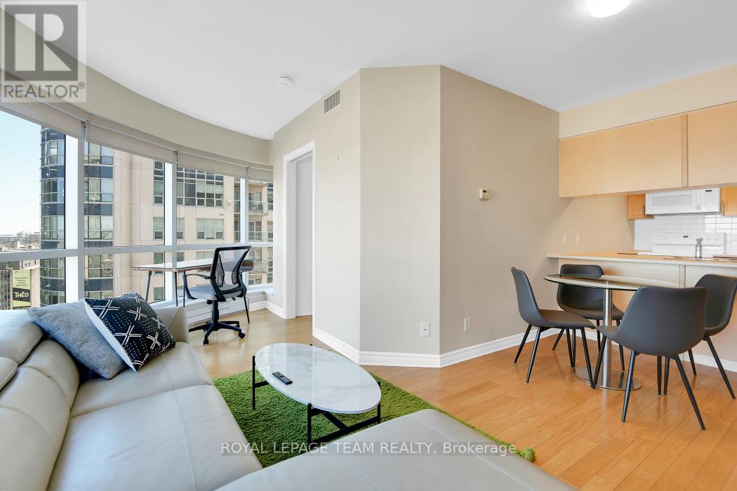 1704 - 234 Rideau Street