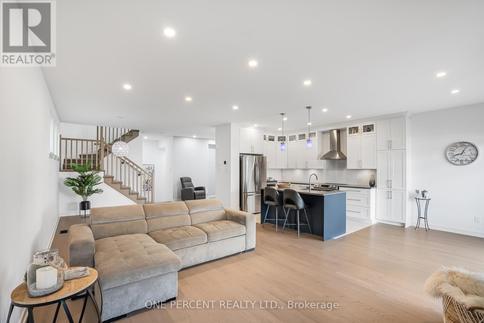 6487 Renaud Road